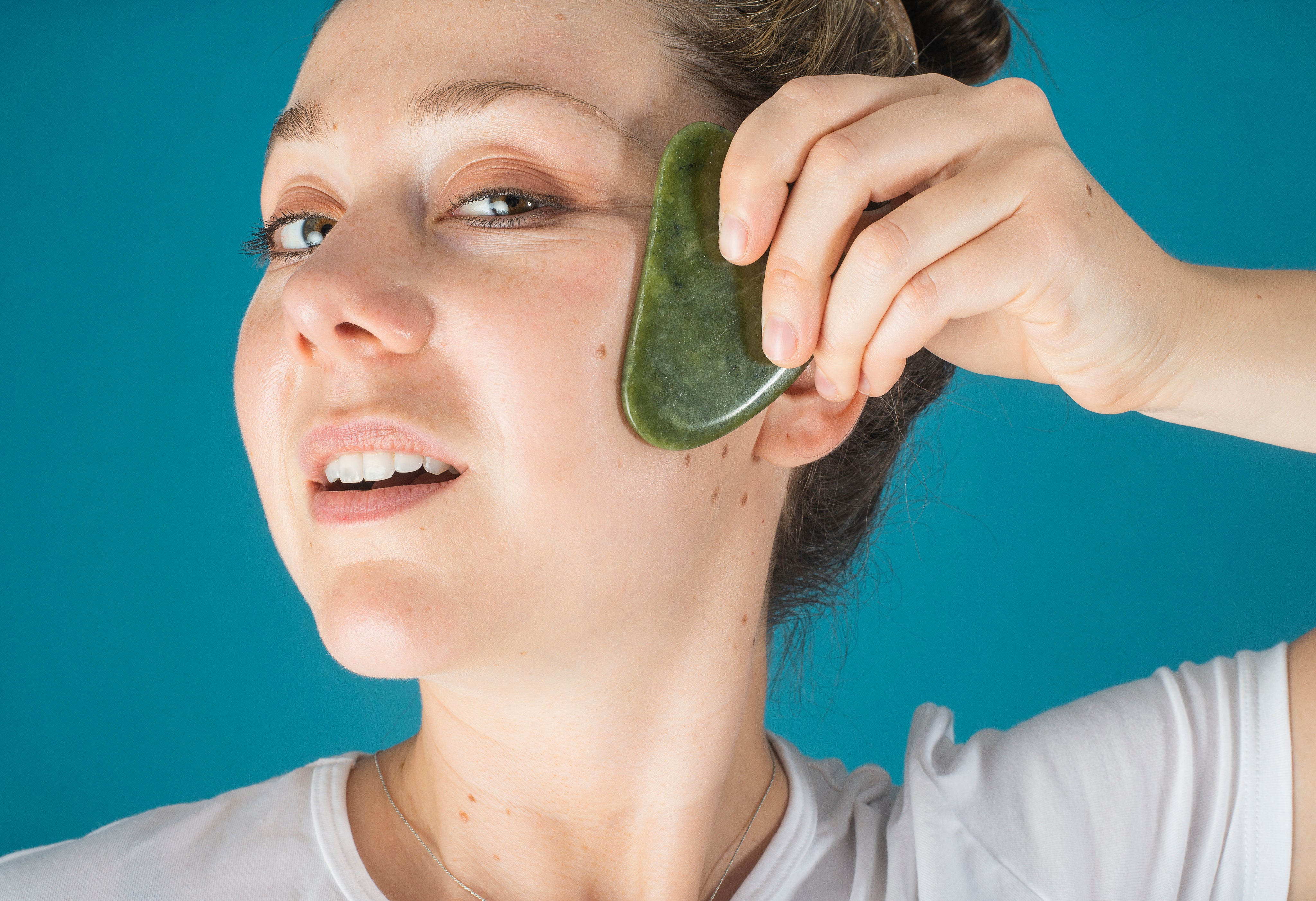 files/woman-holds-a-jade-face-massager-to-her-face.jpg